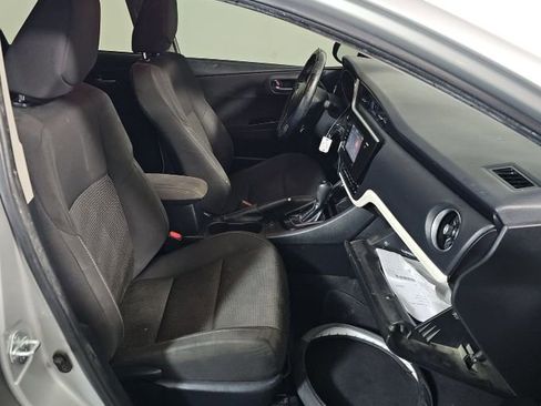 Used 2018 Toyota Corolla iM image 5