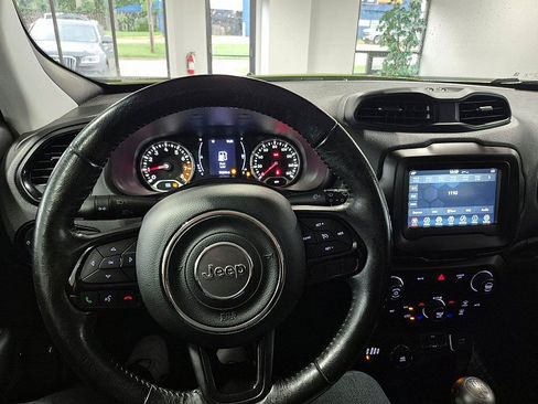 Used 2018 Jeep Renegade Altitude AWD/4WD image 12