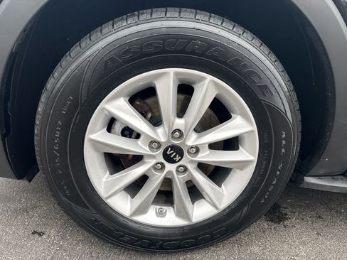 Used 2020 Kia Sorento LX FWD image 9