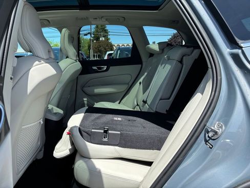 Used 2023 Volvo XC60 B5 Plus w/ Climate Package AWD/4WD image 20