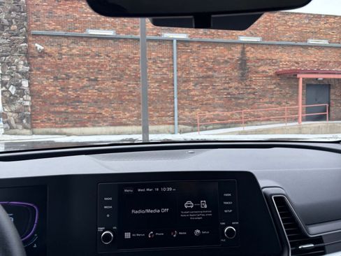 Used 2025 Kia Sportage LX image 17