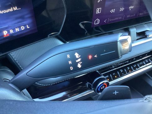 Used 2025 Chevrolet Equinox LT w/ Convenience Package II image 27