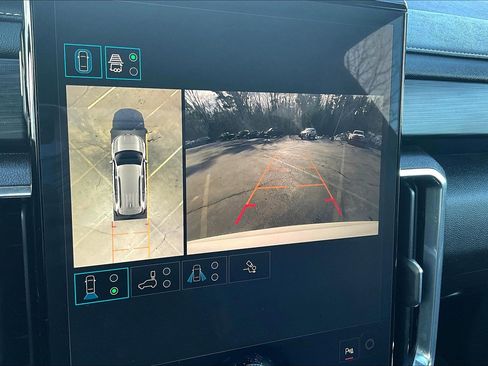 Used 2025 GMC Acadia Elevation w/ Elevation Premium Package image 9