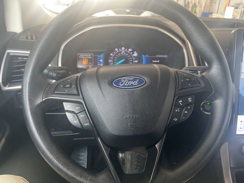 Used 2021 Ford Edge SE image 17