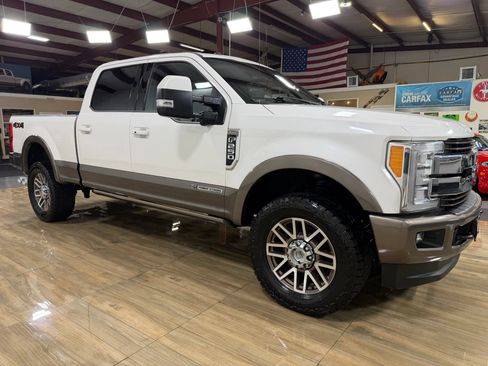 Used 2018 Ford F250 King Ranch w/ King Ranch Ultimate Package AWD/4WD image 3