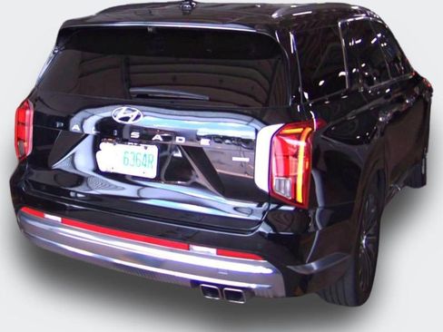 Used 2024 Hyundai Palisade Calligraphy AWD/4WD image 3