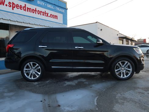 Used 2017 Ford Explorer Limited w/ Equipment Group 301A image 4