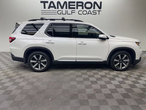 Used 2025 Honda Pilot Elite image 4