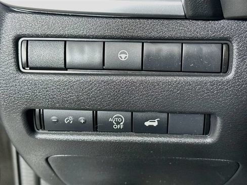 Used 2025 Nissan Rogue SV AWD/4WD image 22