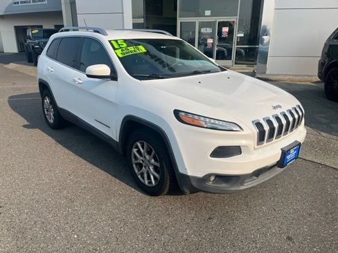 Used 2015 Jeep Cherokee Latitude w/ Comfort/Convenience Group FWD image 2