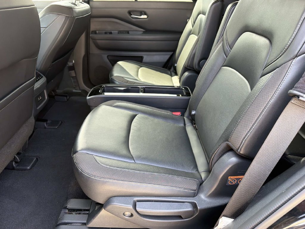 Used 2024 Nissan Pathfinder SL w/ SL Premium Package FWD image 11