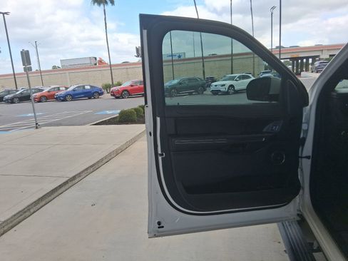 Used 2022 Ford Expedition Max Limited RWD image 16