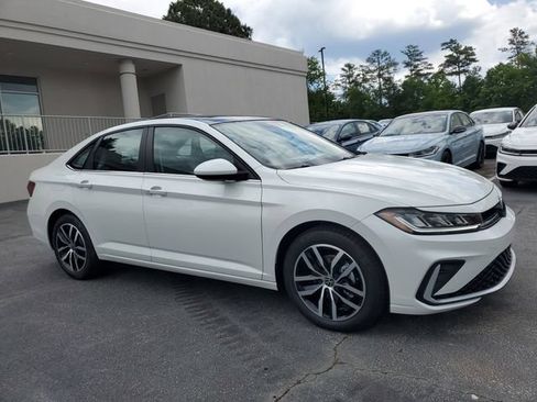 New 2026 Volkswagen Jetta SE FWD image 3