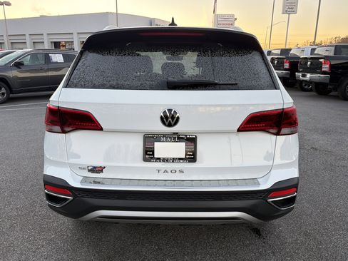 Used 2024 Volkswagen Taos SE image 6