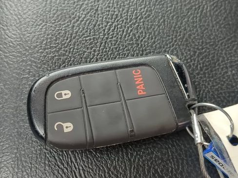 Used 2025 Jeep Compass Trailhawk AWD/4WD image 31