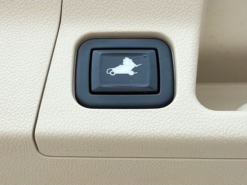 Used 2021 GMC Acadia Denali w/ Denali Technology Package FWD image 13