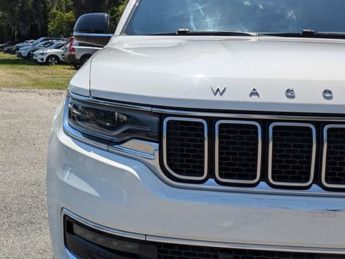 Used 2024 Jeep Wagoneer L Series II w/ Flexible Seating Group AWD/4WD image 13