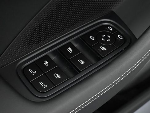 Certified 2026 Porsche Panamera image 18
