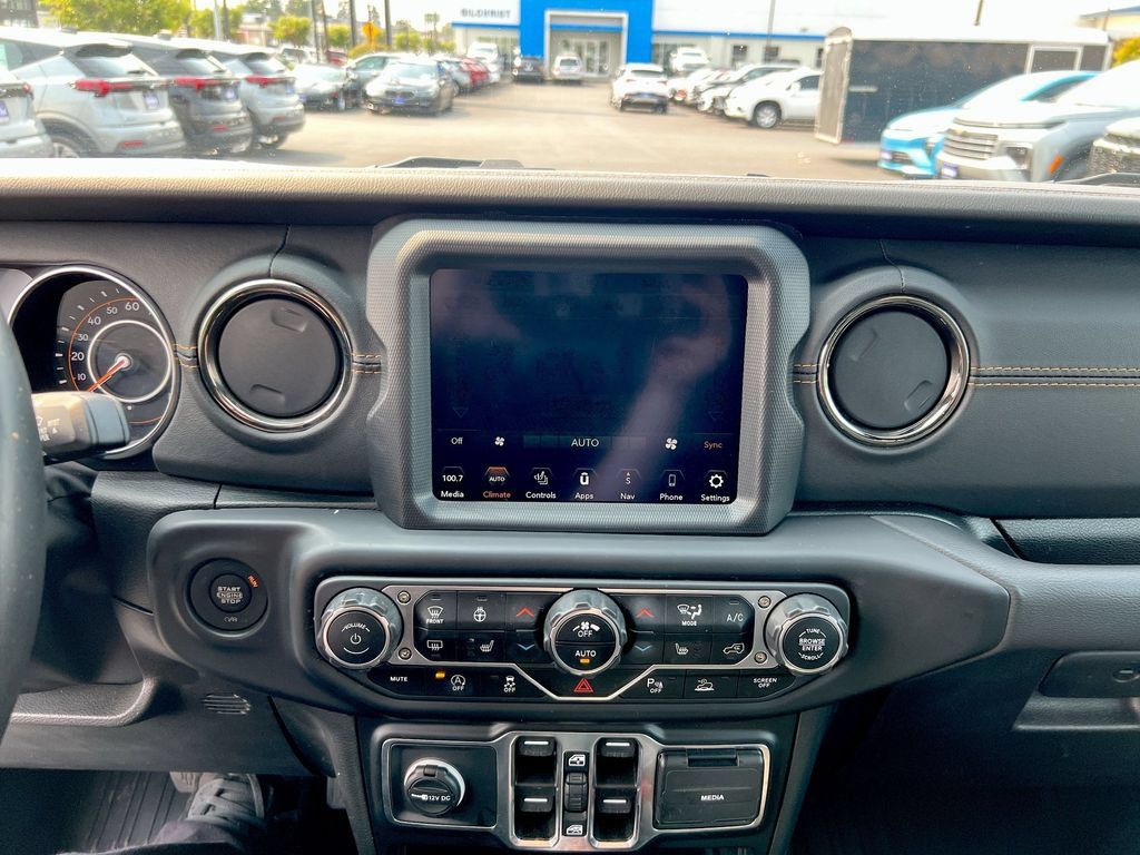 Used 2023 Jeep Gladiator Overland AWD/4WD image 13