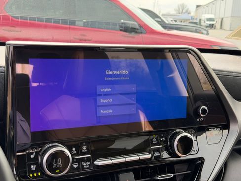 Used 2025 Toyota Highlander Limited image 23