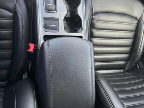 Used 2021 Ford Edge SEL FWD image 19