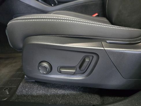 Certified 2023 Volvo C40 P8 Recharge Ultimate w/ Protection Package Premier image 24