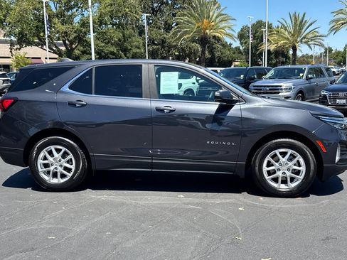 Used 2022 Chevrolet Equinox LT FWD image 2