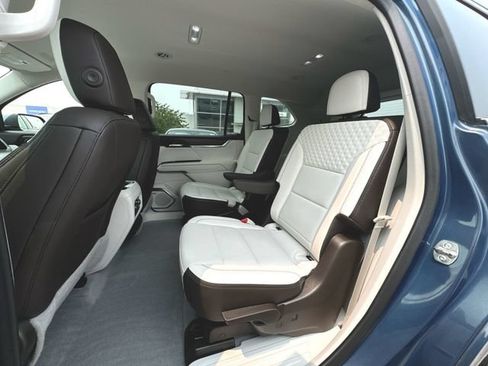 Used 2024 GMC Acadia Denali AWD/4WD image 25