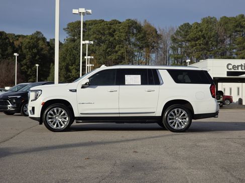 Used 2024 GMC Yukon XL Denali w/ Advanced Technology Package image 4