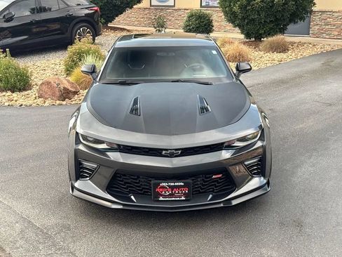 Used 2018 Chevrolet Camaro SS RWD image 8