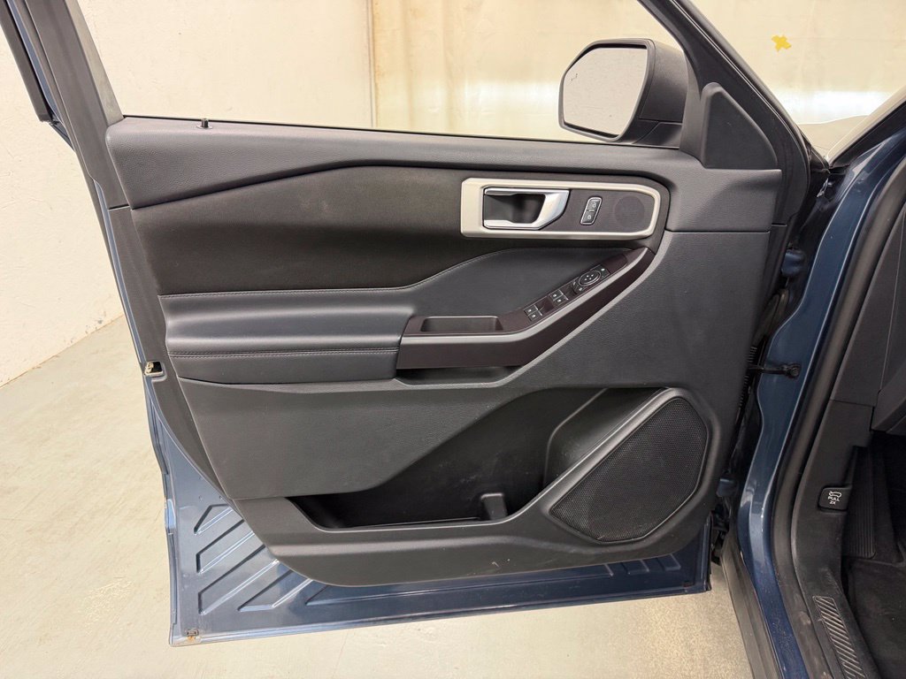 Used 2020 Ford Explorer XLT w/ Comfort Package AWD/4WD image 19