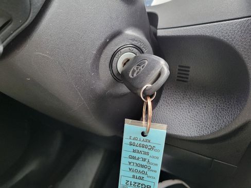 Used 2018 Toyota Corolla LE w/ LE Premium Package image 11