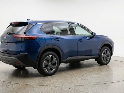Used 2025 Nissan Rogue SV image 7