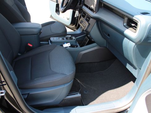 New 2025 Ford Maverick XL image 13