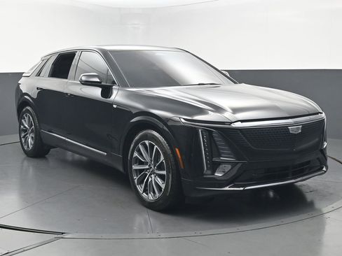 Used 2024 Cadillac Lyriq Sport RWD image 3