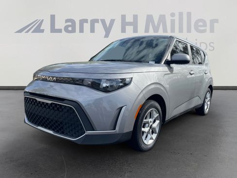 Used 2023 Kia Soul LX w/ LX Technology Package image 1