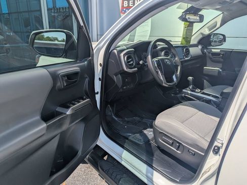 Used 2023 Toyota Tacoma SR5 RWD image 9