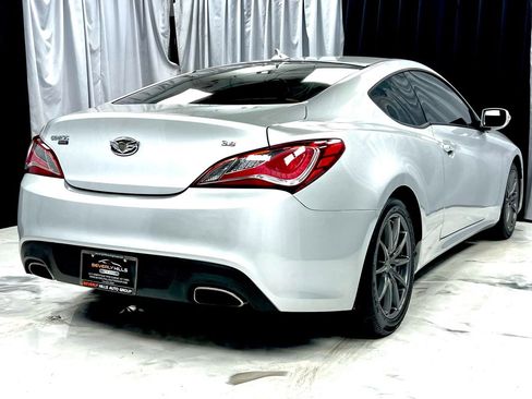 Used 2015 Hyundai Genesis 3.8 image 8