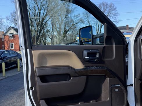 Used 2018 GMC Sierra 3500 Denali w/ Duramax Plus Package image 11