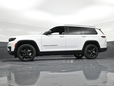 Used 2023 Jeep Grand Cherokee L Laredo AWD/4WD image 22