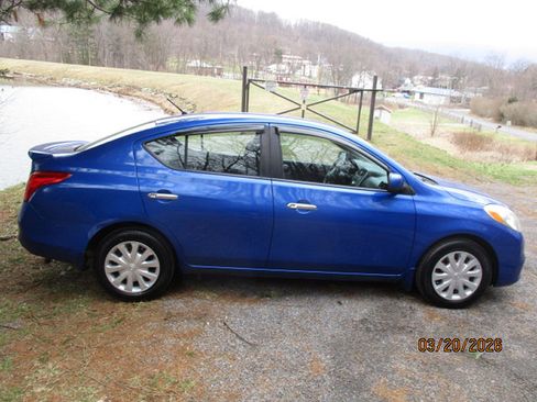 Used 2013 Nissan Versa SV w/ Convenience Pkg image 4