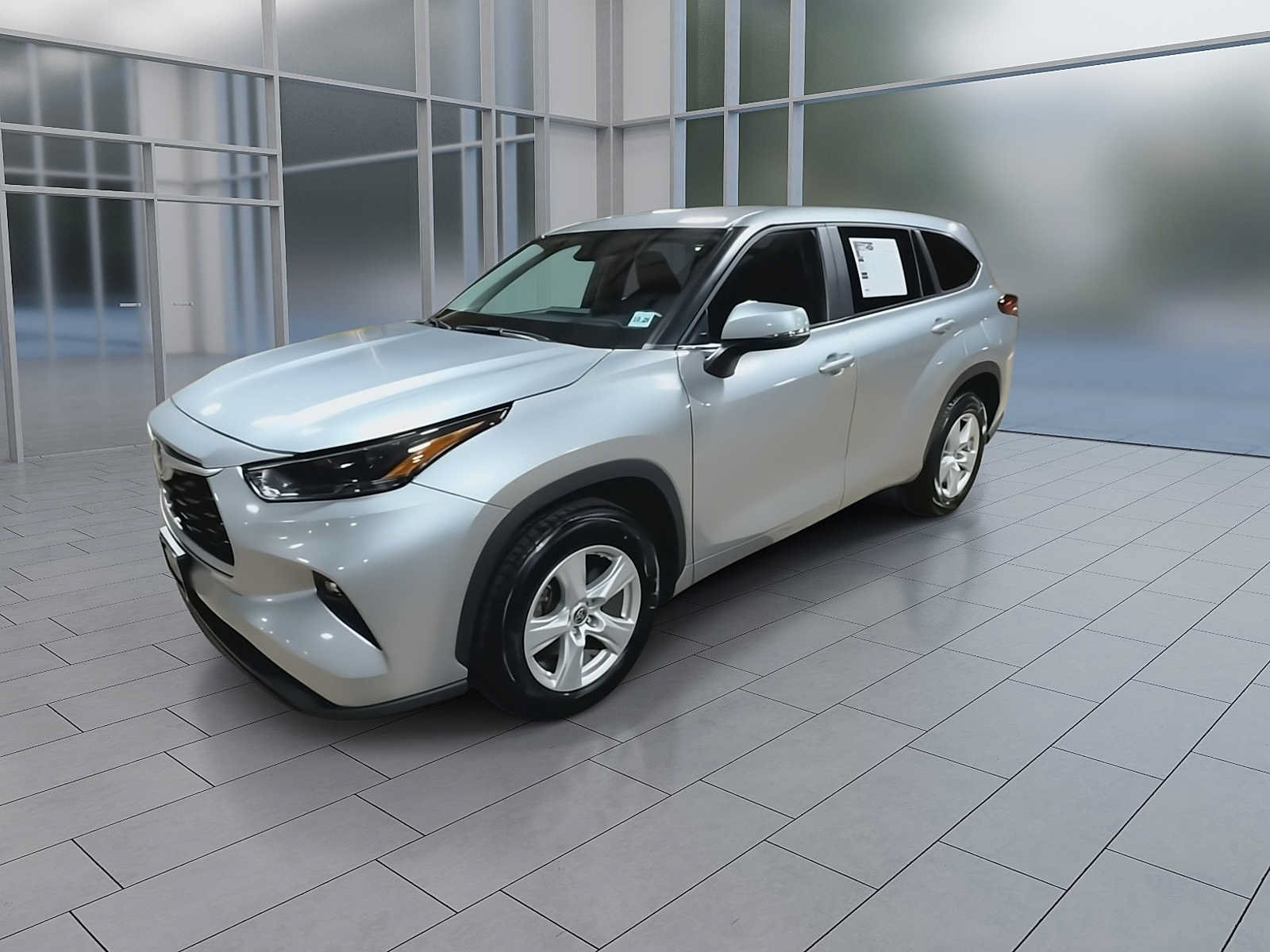 Used 2023 Toyota Highlander LE FWD image 4