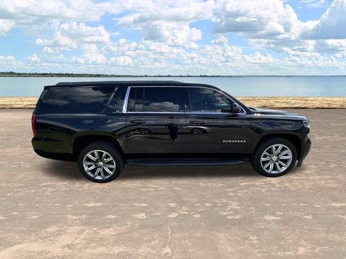 Used 2017 Chevrolet Suburban LT RWD image 11