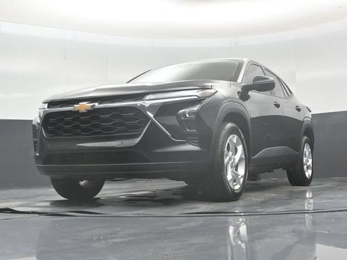 Used 2026 Chevrolet Trax LS w/ LS Convenience Package FWD image 54