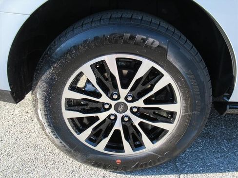 Used 2025 Ford Expedition Platinum AWD/4WD image 7