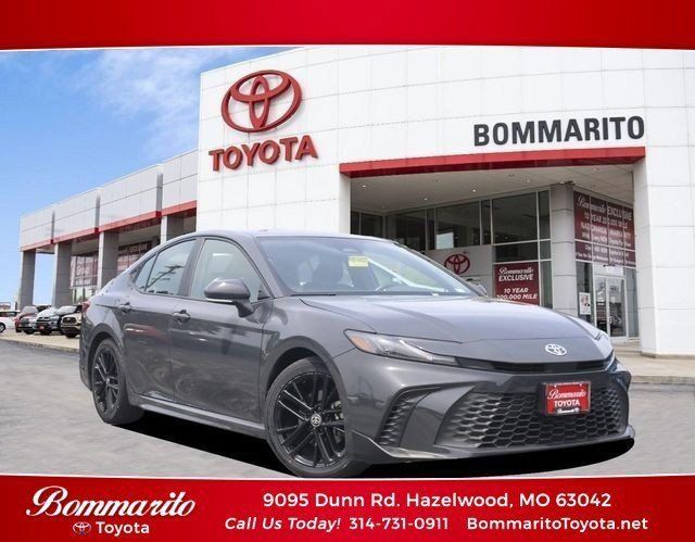 Used 2025 Toyota Camry SE FWD image 1