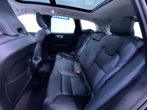 Used 2023 Volvo XC60 B5 Plus image 37