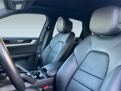 Used 2024 Porsche Cayenne image 21