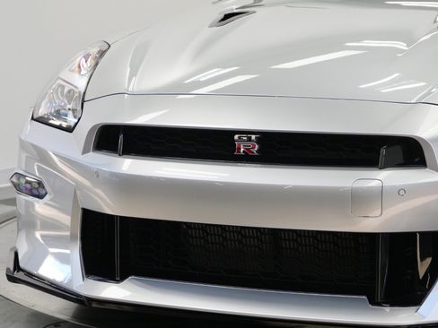 Used 2024 Nissan GT-R Premium w/ Premium Interior Package AWD/4WD image 44