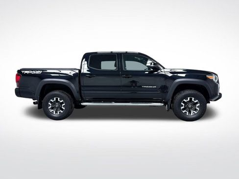 Used 2018 Toyota Tacoma TRD Off-Road w/ Technology Package AWD/4WD image 10
